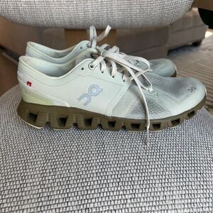 New On Running Cloud X 3 Sneakers in Green